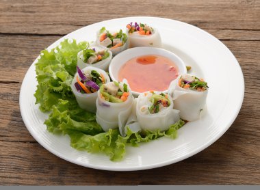 şehriye Tay tarzı sebze roll uygulamak