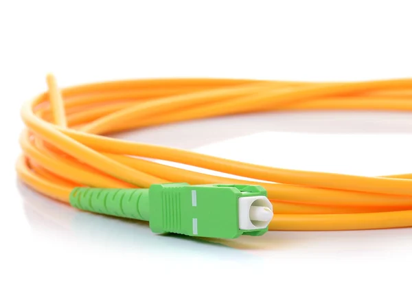 Fiber optisk kabel på vit bakgrund — Stockfoto