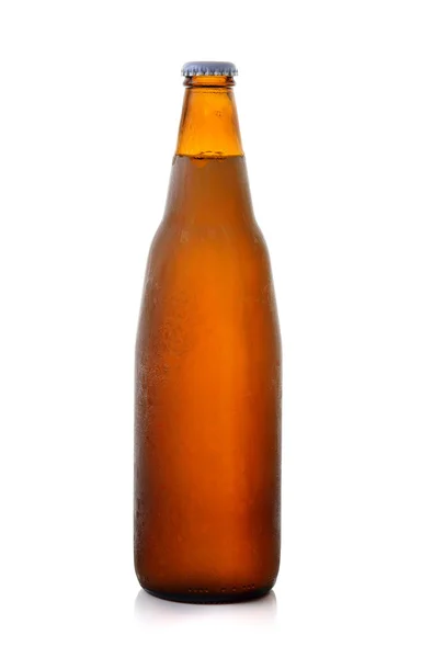 Bierflasche auf weißem Hintergrund — Stockfoto