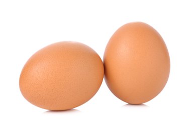 Beyaz arkaplanda izole yumurtalar