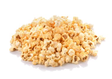 beyaz zemin üzerinde patlamış mısır