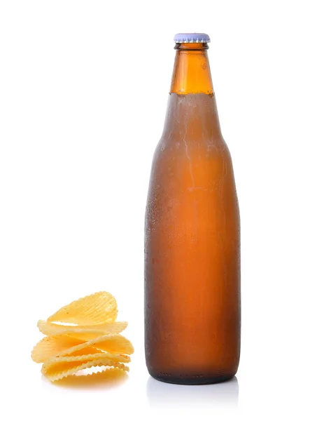 Pommes de terre et bière sur fond blanc — Photo