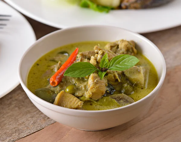 Pollo verde al curry, cocina tailandesa — Foto de Stock