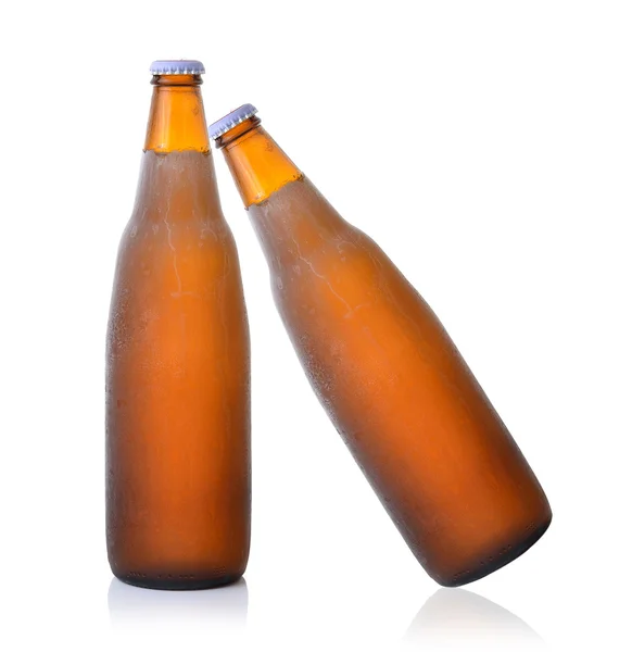 Láhev piva na bílém pozadí — Stock fotografie