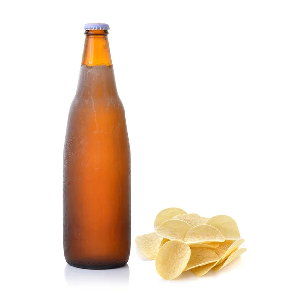 Patate e birra su sfondo bianco — Foto Stock