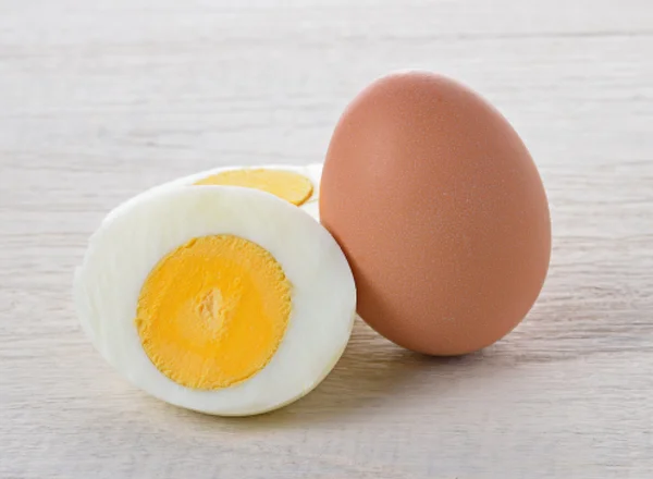 Boiled egg on wooden — Stock Photo, Image