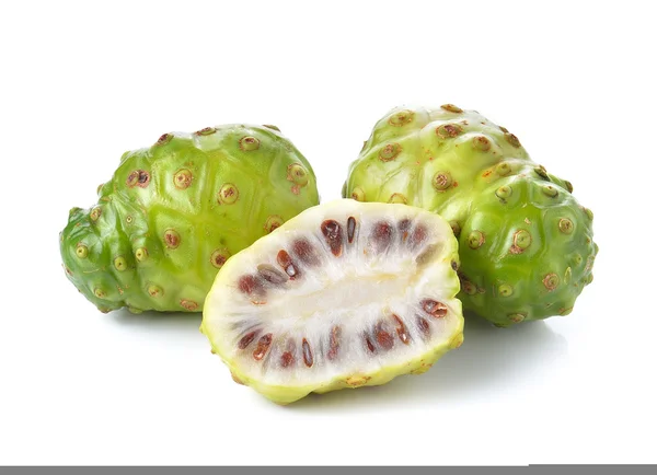 Fruta exótica Noni no fundo branco — Fotografia de Stock