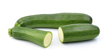 Taze sebze kabağı beyaz arkaplanda izole edilmiş.