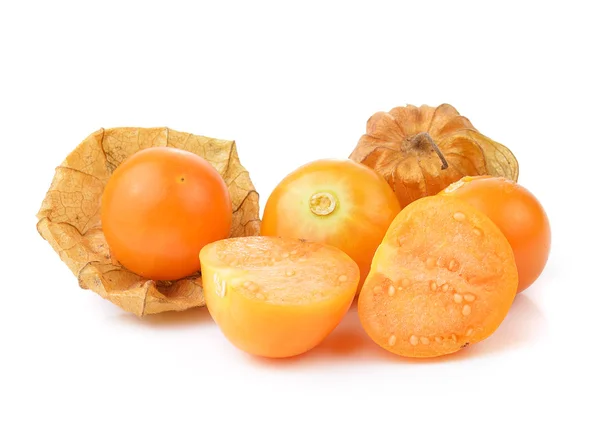 Physalis hedelmät valkoisella taustalla — kuvapankkivalokuva