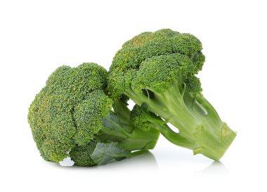 Brokoli beyaz arkaplanda izole edildi