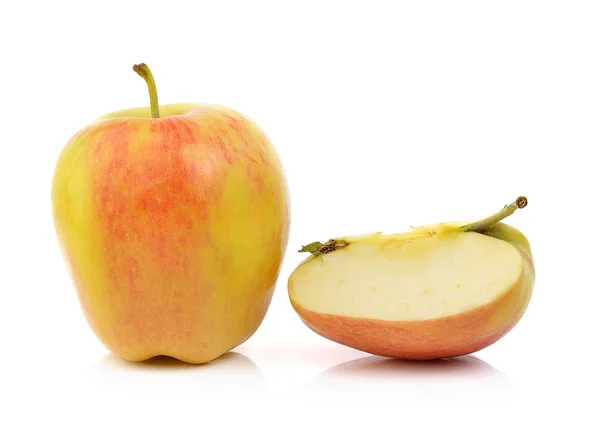 Manzana madura sobre fondo blanco — Foto de Stock