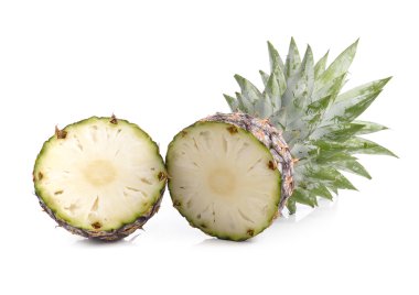 Beyaz arkaplanda ananas