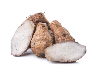 beyaz arkaplanda taro kökü