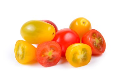 Beyaz arka planda izole edilmiş domatesler..