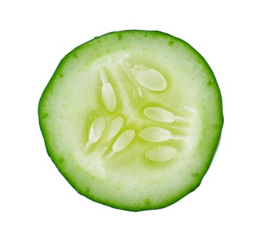 Beyaz arka planda taze salatalık.