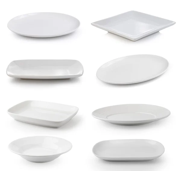 Белая тарелка на белом фоне — стоковое фото