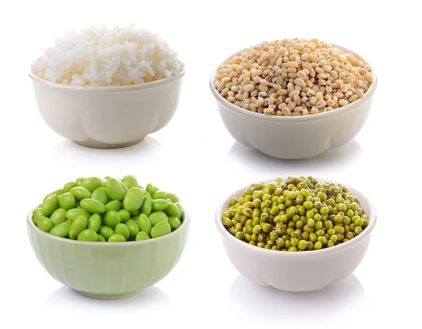Sojowy fasola, ryż, zadanie łza nasion, zielona fasola mung w misce na — Zdjęcie stockowe