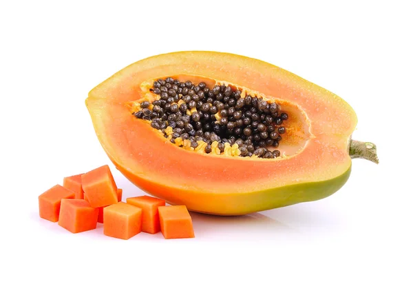 Papaya madura aislada sobre un fondo blanco — Foto de Stock