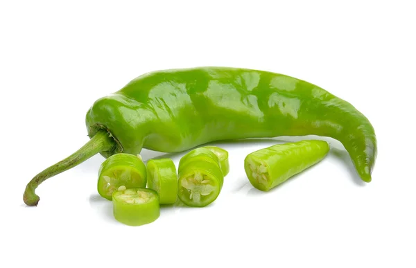Zöld paprika elszigetelt fehér háttér — Stock Fotó