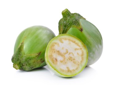 Beyaz arka planda izole edilmiş patlıcan