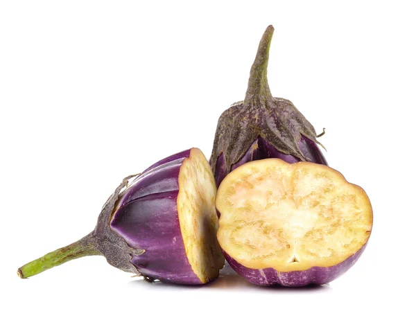 Aubergine geïsoleerd op een witte achtergrond — Stockfoto