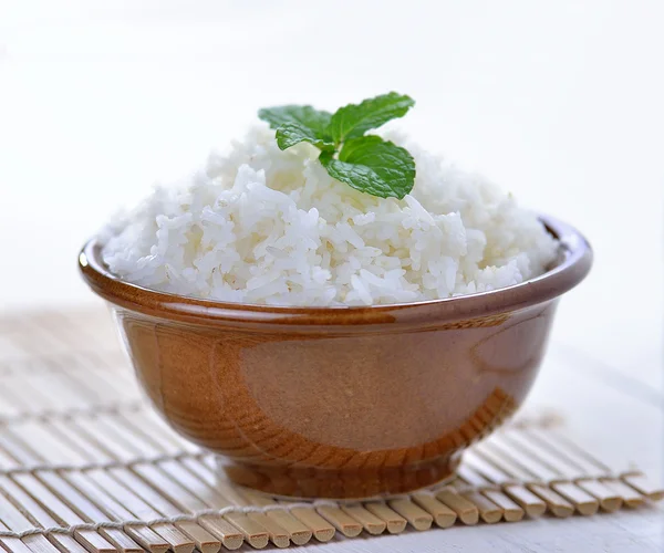 Cooked white rice garnished with mint in a ceramic bowl — Stock Photo, Image