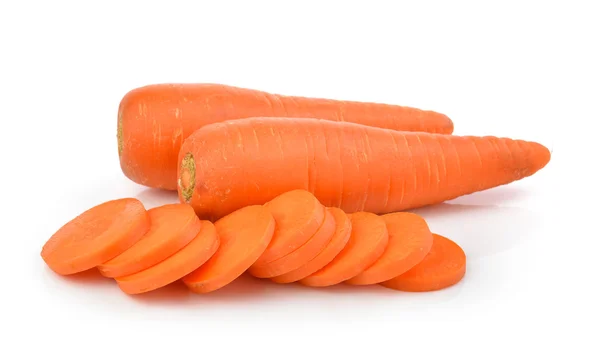 Carottes fraîches isolées sur fond blanc — Photo