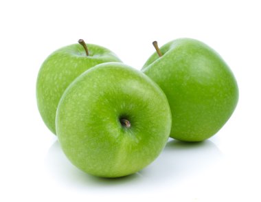 Beyaz arkaplanda yeşil elma 