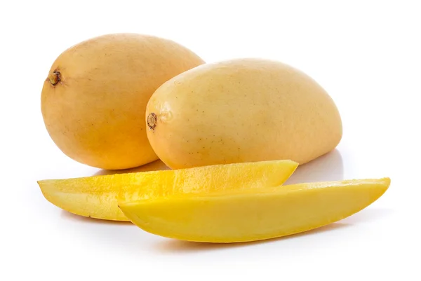 Mango maduro aislado sobre fondo blanco — Foto de Stock