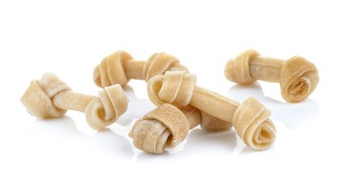 yapay beyaz arka plan üzerinde bir köpeği için bir kemik