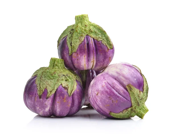 Aubergine geïsoleerd op een witte achtergrond — Stockfoto