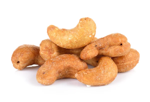 Gezouten cashewnoten op witte achtergrond — Stockfoto