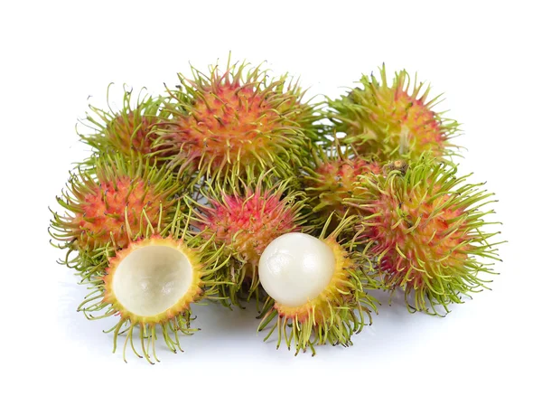 Rambutan på vit bakgrund — Stockfoto