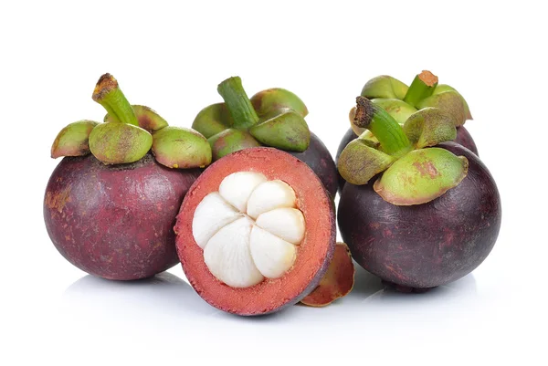 Mangosteen op witte achtergrond — Stockfoto