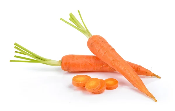 Zanahorias aisladas sobre un fondo blanco —  Fotos de Stock