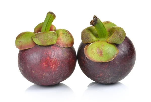 Mangosteen op witte achtergrond — Stockfoto