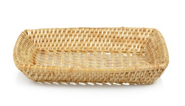 Beyaz arkaplanda izole edilmiş vintage dokuma sepeti