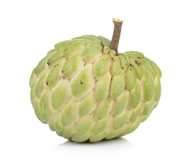 Beyaz arkaplanda krema elması