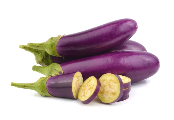 Aubergine geïsoleerd op een witte achtergrond — Stockfoto