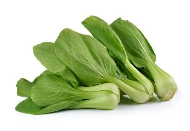 Beyaz arkaplanda bok choy sebzesi