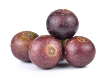 Flacourtia meyve beyaz arka plan üzerinde