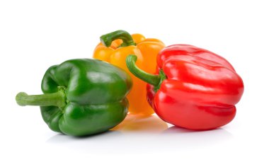 beyaz arkaplanda biber