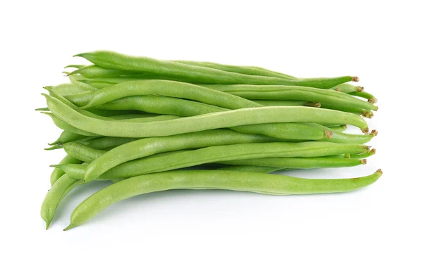 Zelené fazole izolované na bílém pozadí — Stock fotografie