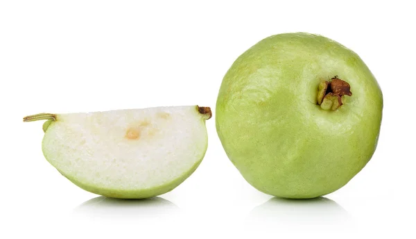 Fructe de guava izolate pe fundal alb — Fotografie, imagine de stoc