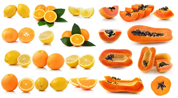 Limão fresco Fruta de laranja e mamão sobre fundo branco — Fotografia de Stock