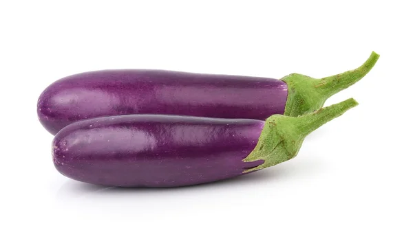 Äggplantor eller aubergine grönsaker på vit bakgrund — Stockfoto