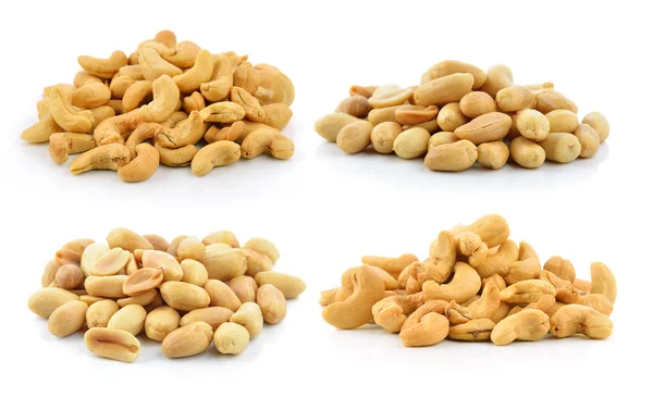 Anacardo montón de nueces y cacahuetes sobre fondo blanco —  Fotos de Stock
