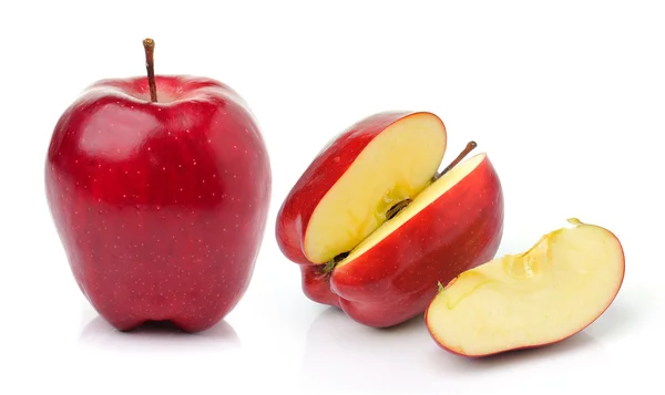 Manzana roja madura sobre fondo blanco — Foto de Stock