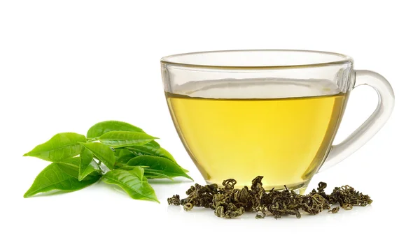 Skleněný šálek zeleného čaje izolované na bílém pozadí — Stock fotografie