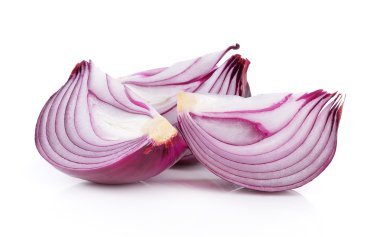 Beyaz arkaplanda soğan